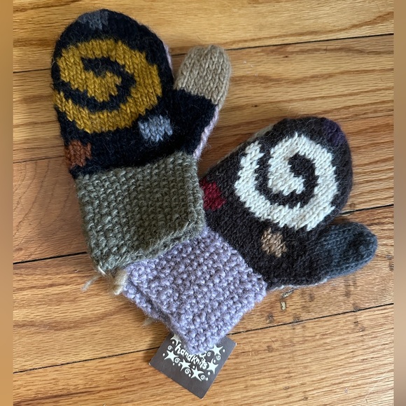 Hand knit Gloves - Picture 2 of 4